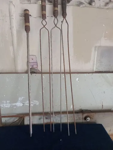 Espetos de aço 