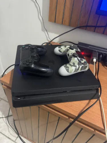 Ps4 novinho com 2 controles