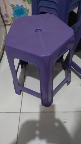 Banqueta na cor Lílas - Otima oportunidade para seu negócio - R$30,00