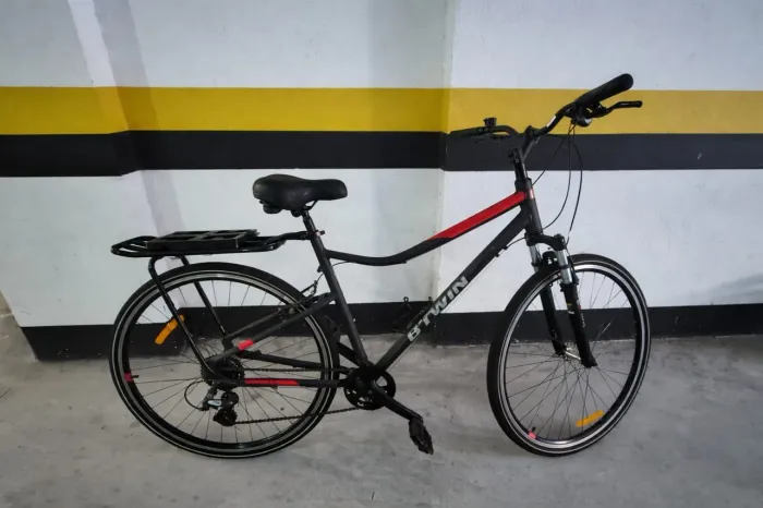 Bicicleta B'Twin Riverside 520 Aro 700 - Alumínio / 24 marchas - Muito conservada