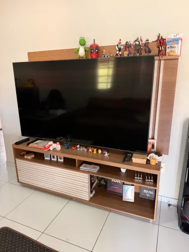 Rack Painel de tv com 2 portas e luz de descanso - usado