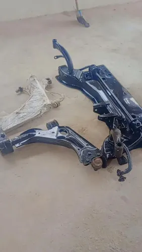 DUAS BANDEIJA BOAS É UM QUADRO AGREGADO ORIGINAL FORD FIESTA