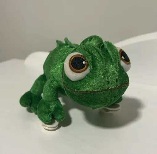 Pascal de pelúcia Disney Tokio para prender no ombro