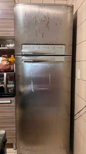 Geladeira Electrolux Frost Free Inox - Funcionando bem - Ótimo custo benefício.