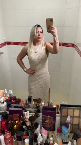 Vestido lança perfume m