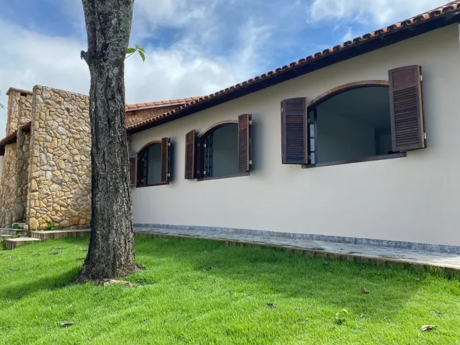 ? Casa Térrea 320 m² | Terreno 720 m² | 4 Quartos | Suíte com Hidro | Aceita Financiamento
