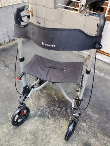Andador de Alumínio Compacto 4 Rodas até 135 Kg D14 Dellamed