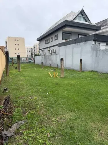 Casa em Condomínio : / Residencial / Vargem Grande