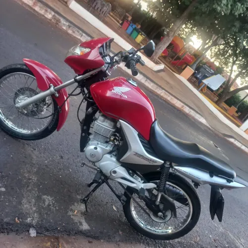 Cg 150 esd moto muito bem conservada ... Ainda com as etiquetas que saiao de fabrica