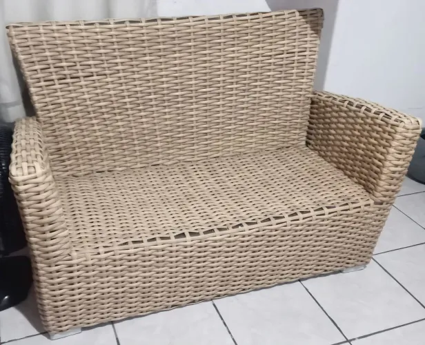 Vendo sofá 3 lugares vime