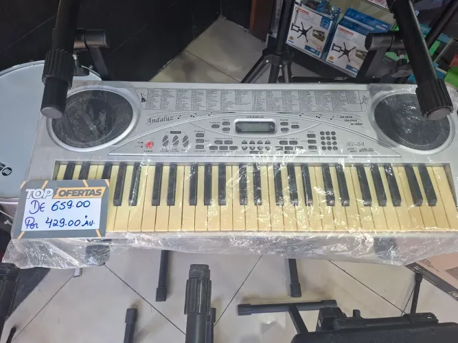 Teclado musical 61 teclas 100 ritmos 100 timbres novo na caixa