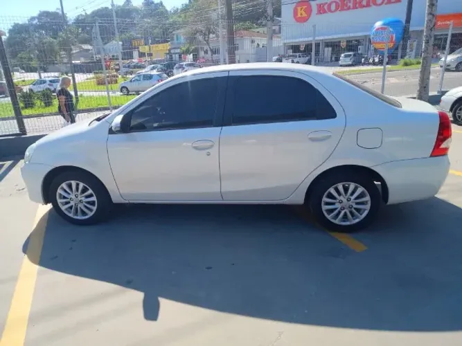 Toyota Etios XLS Sedan 1.5 Flex 16V 4P Mec. 2016