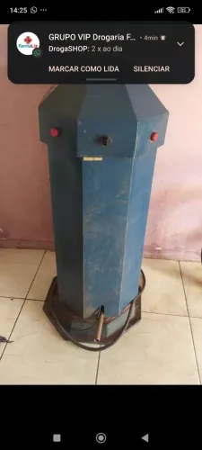 Vende - se uma máquina própria para lava jato