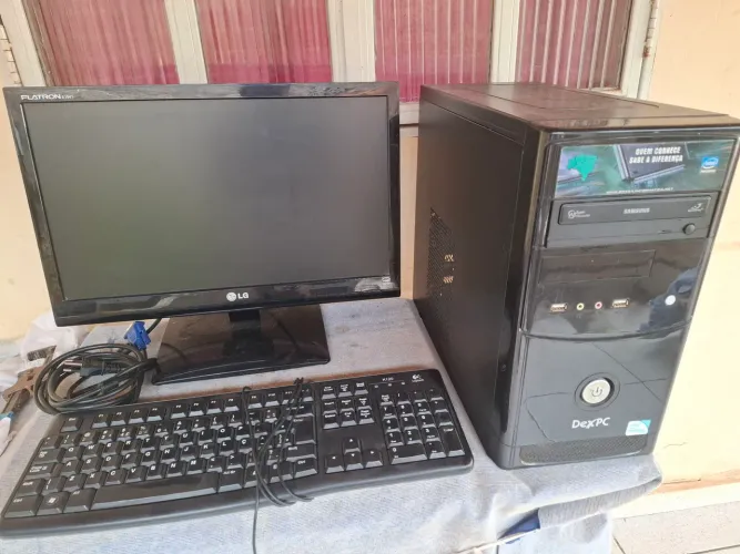 Computador de mesa usado semi novo único dono