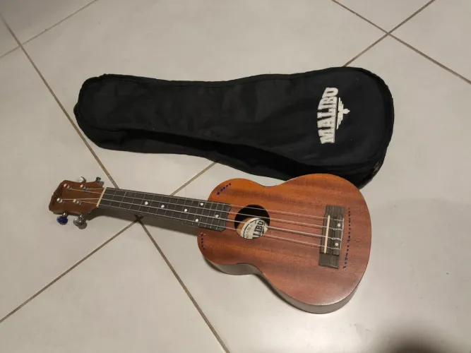 Vendo Ukulele