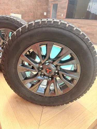 Rodas 18 com pneus novos 