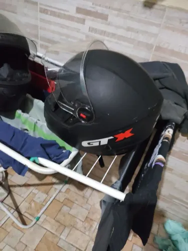 Vendo dois capacetes fw3