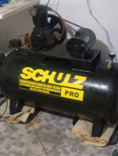 Troco por moto.compressor Schulz 200 litros 