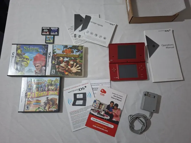 Nintendo DSi no Estado, com 6 Jogos, Manuais e Carregador Original