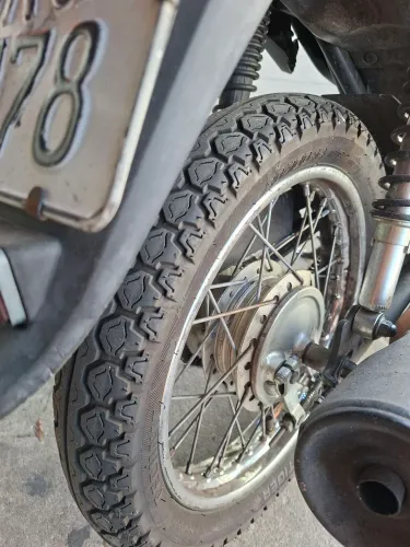 Moto muito conservada e toda revisada. 
