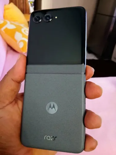 Imperdivel Motorola dobrável Razs 50 (LEIA)