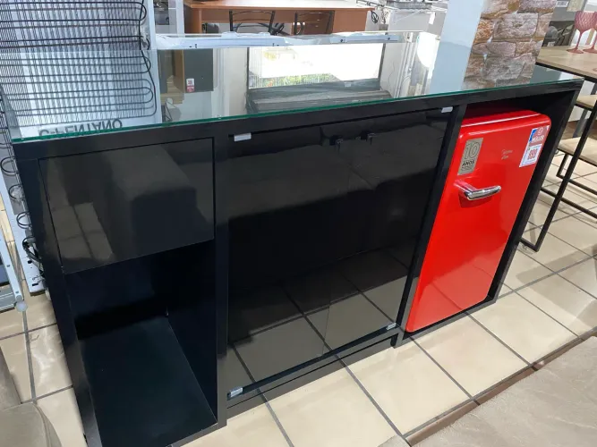 Balcão em MDF c/ espaço para frigobar 