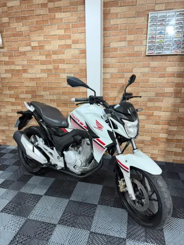 Honda CB 250 Twister 2022