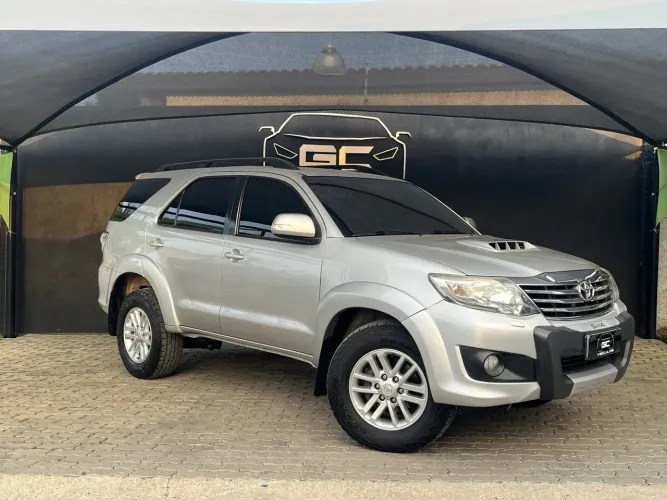 Toyota Hilux SW4 SRV D4-d 4X4 3.0 TDI Dies. AUT 2013
