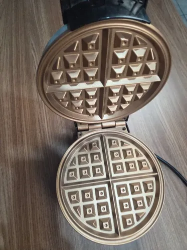 Maquina de Fazer Waffles Max Gold Philco - 110v - Antiaderente Impecavel
