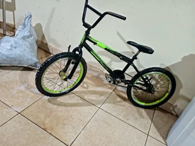 Bicicleta semi nova