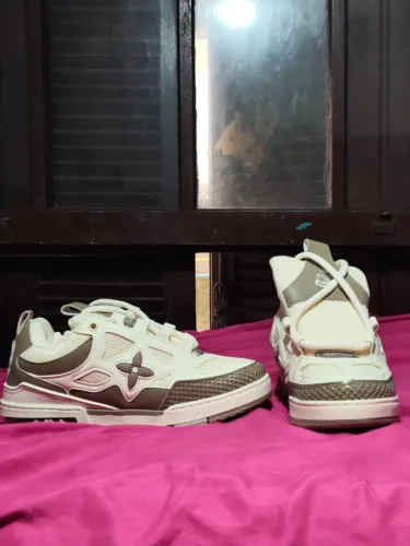 Tênis LV Skate (Branco e Caqui/Cinza):