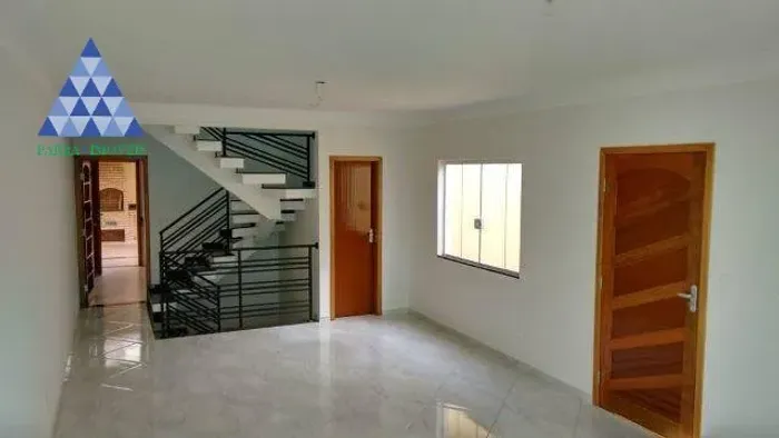 Sobrado Espaçoso à Venda | 3 Dormitórios | 1 Suíte | 5 Vagas | Jardim Virginia Bianca