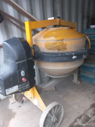 Vendo betoneira 400 lts menegotti R$ 3.400
