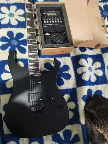 Vendo ibanez gio grg121dx + pedaleira Zoom G1 FOUR