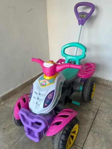 Vendo carrinho de menina muito bem conservado !