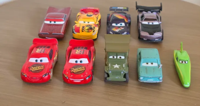 Lote de carrinhos Disney Pixar