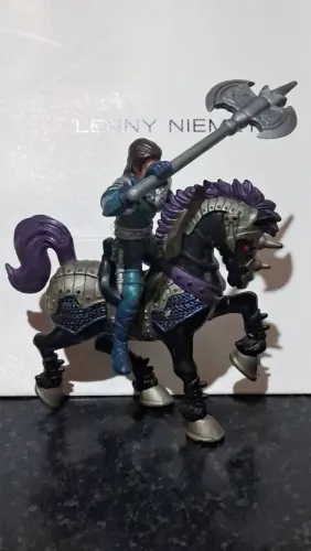Boneco Cavaleiro Medieval E Cavalo Com Armadura e machado - Chap Mei Antigo