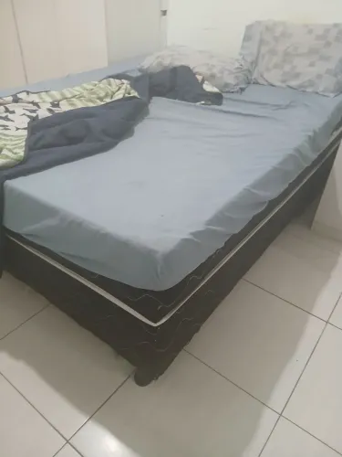 Cama com colchão casal/Cama e colchão tbm/cama box