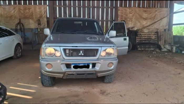 Mitsubishi L200 GLS 2.5 4X4 CD Diesel 2002