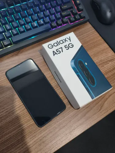 Smartphone Samsung Galaxy A57 5G 8GB/256GB menos de 2 meses de uso + NF + películas + capa