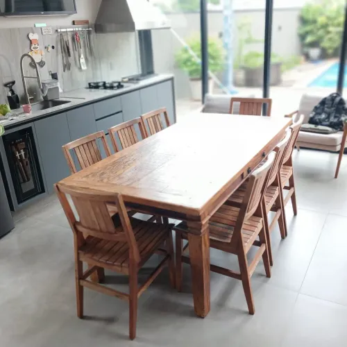 Mesa de Jantar Perfeita - Peroba Rosa e 8 cadeiras 