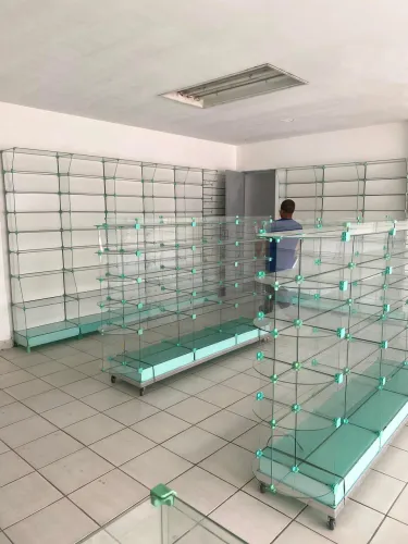 Prateleiras gôndolas de vidro farmácia