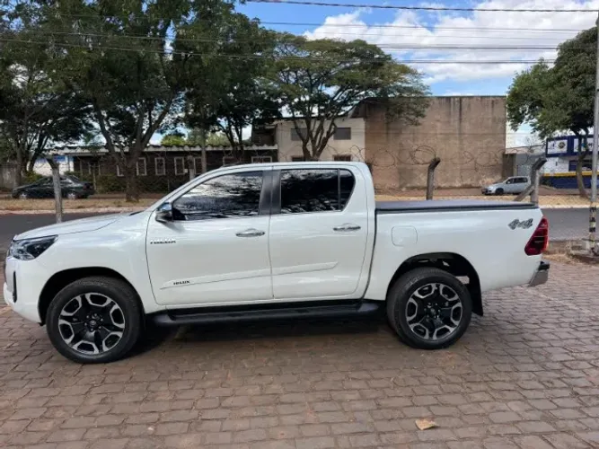 Toyota Hilux CD SRX 4X4 2.8 TDI 16V Diesel Aut. 2021