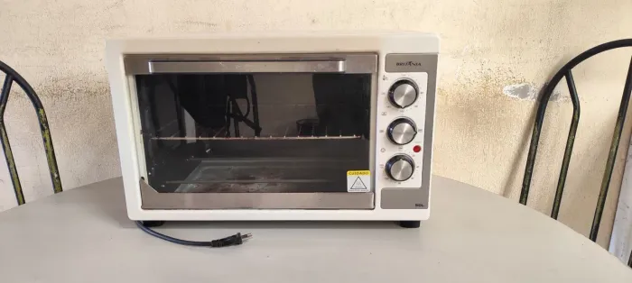 Forno elétrico Britânia 50L. Conserto ou retirada de peças 