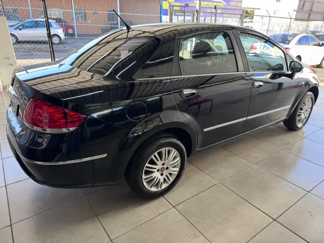 Fiat Linea Essence 1.8 Flex 16V 4P 2015