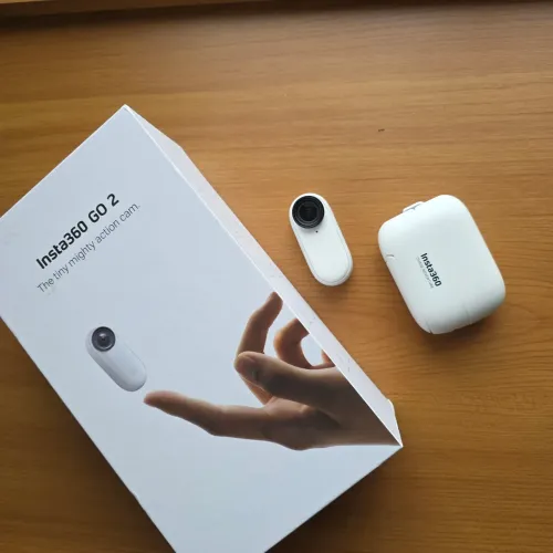 Insta360 GO 2 com estojo carregador, na caixa