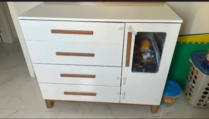 Guarda-Roupa Infantil + cômoda. 