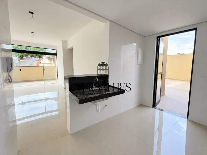 Àrea privativa à venda com 02 quartos, 01 banheiro, 02 vagas de garagem com 136m² - Bairro