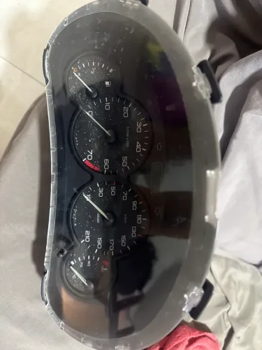 Palnel instrumento peugeot 2006