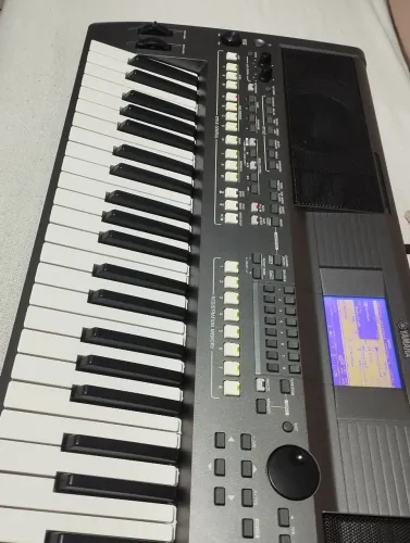 Teclado Yamaha PSR S-670 (pego teclado inferior+volta)